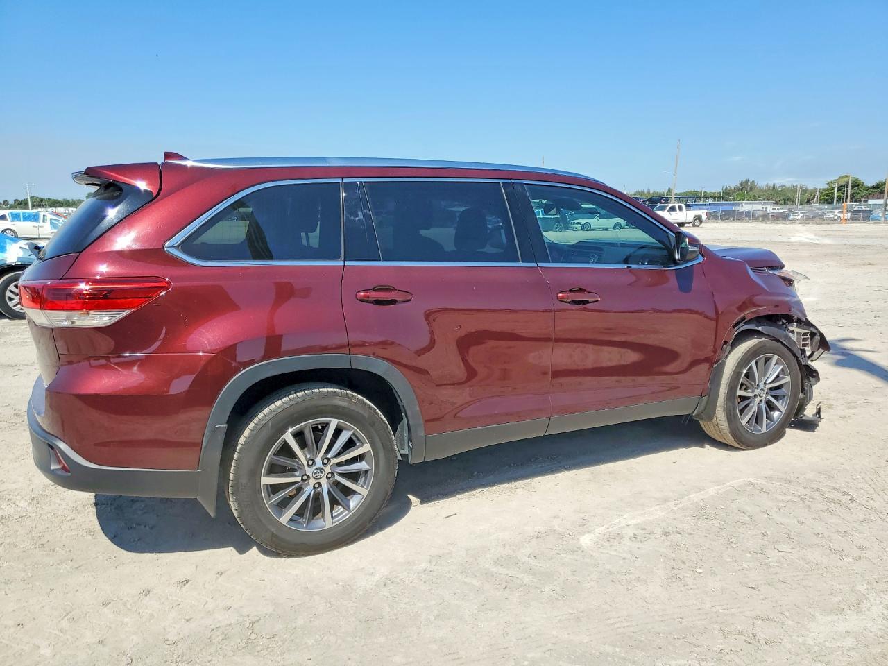 2019 Toyota Highlander Xle - Image 3