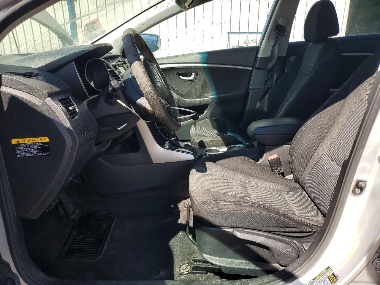 2017 Hyundai Elantra Gt Base - Image 7