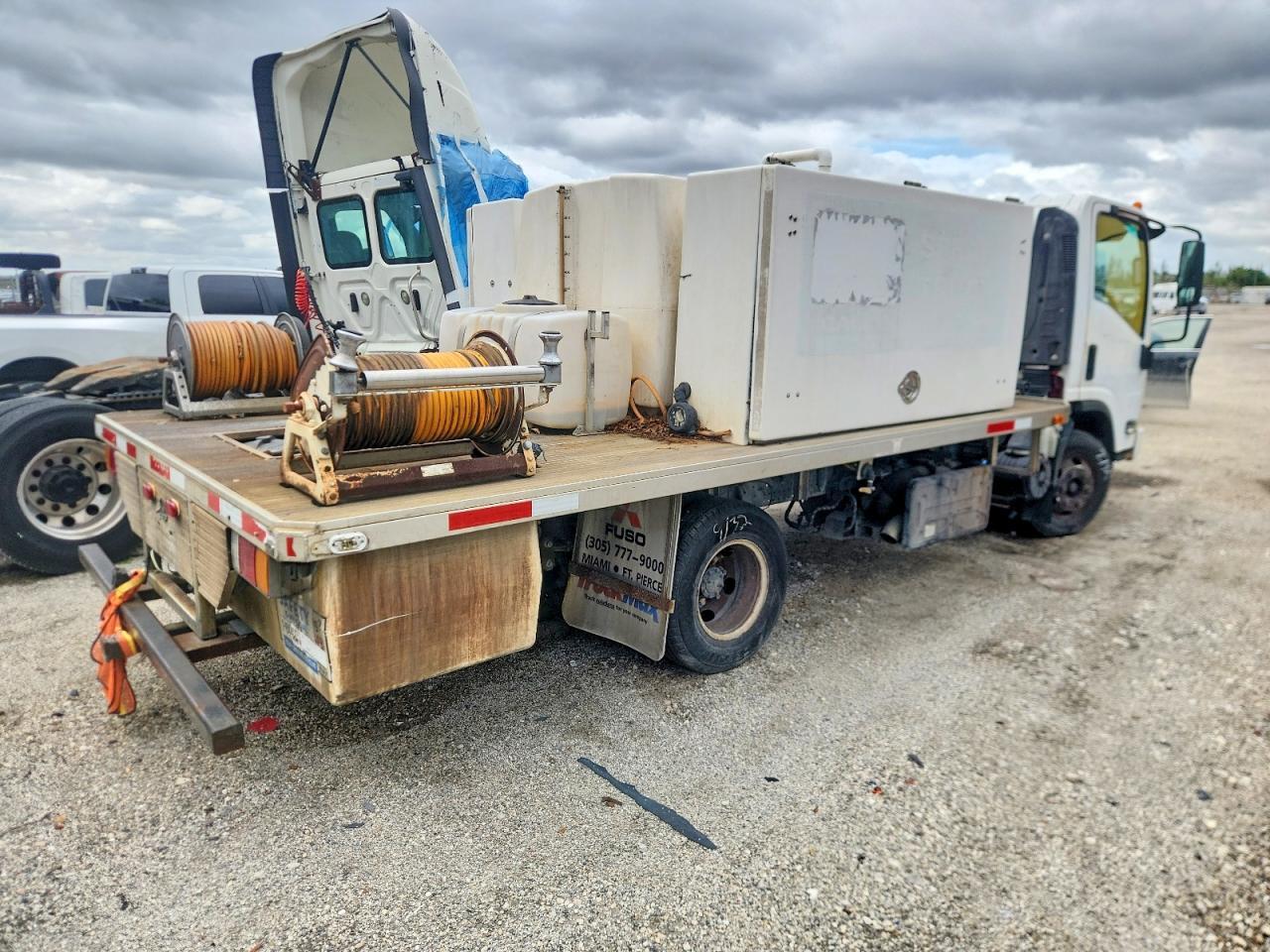 2011 Isuzu Npr - Flat Bed Truck - Image 4