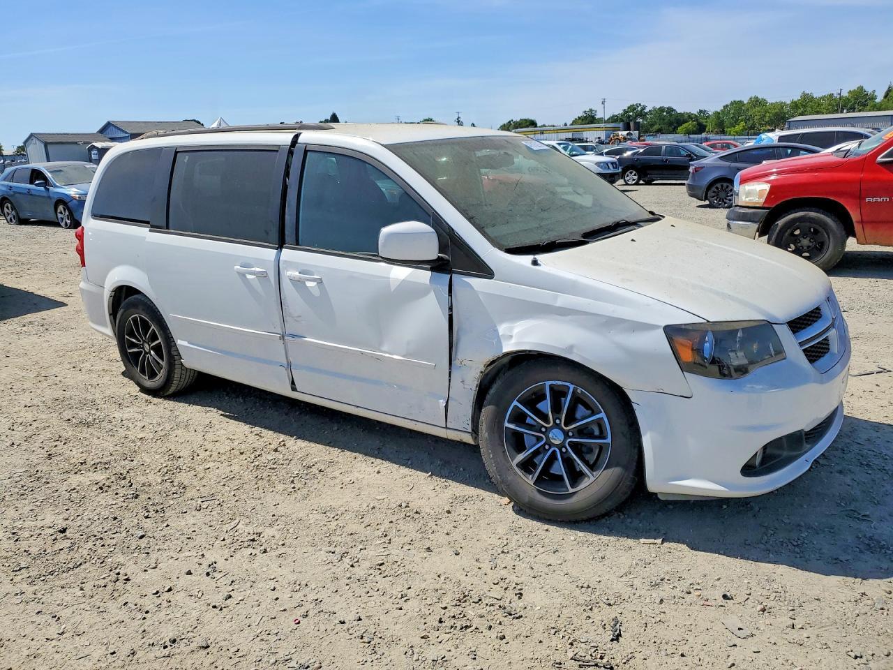 2017 Dodge Grand Caravn - Image 4