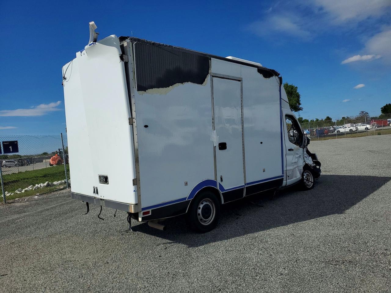 2021 Ford Transit Delivery Truck - Фото 3