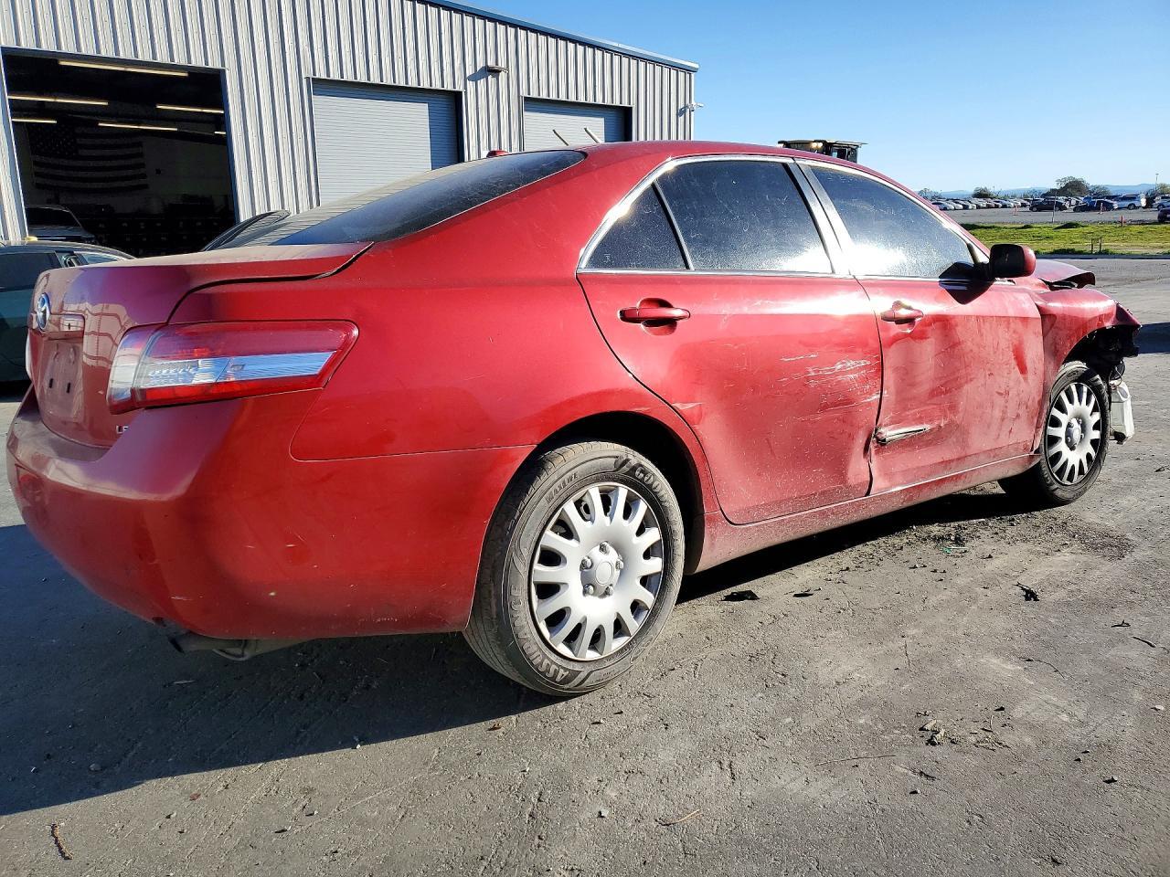 2011 Toyota Camry Le - Image 3