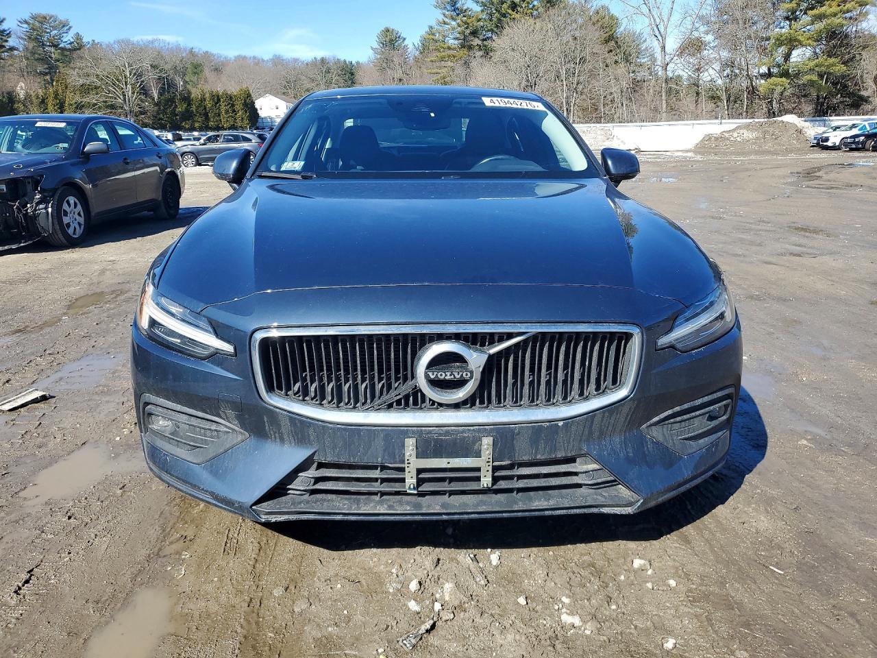 2021 Volvo S60 T6 Momentum - Image 5