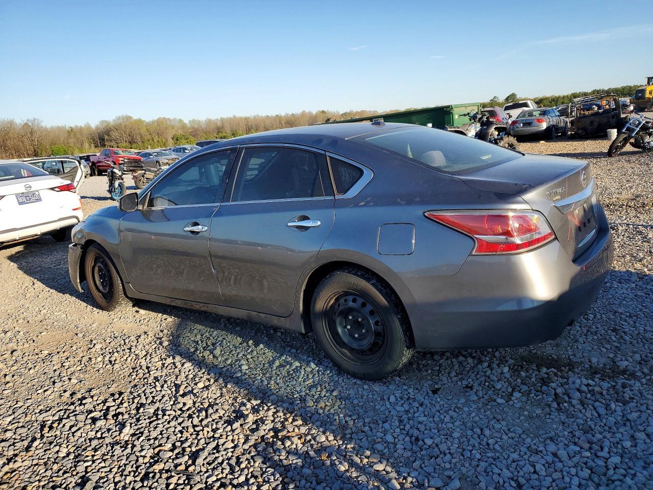 2015 Nissan Altima 2.5 S - Фото 2