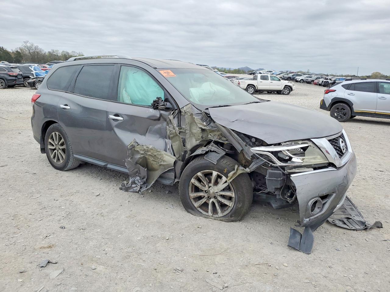 2016 Nissan Pathfinder S - Image 4