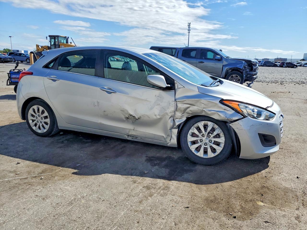 2017 Hyundai Elantra Gt Base - Image 4