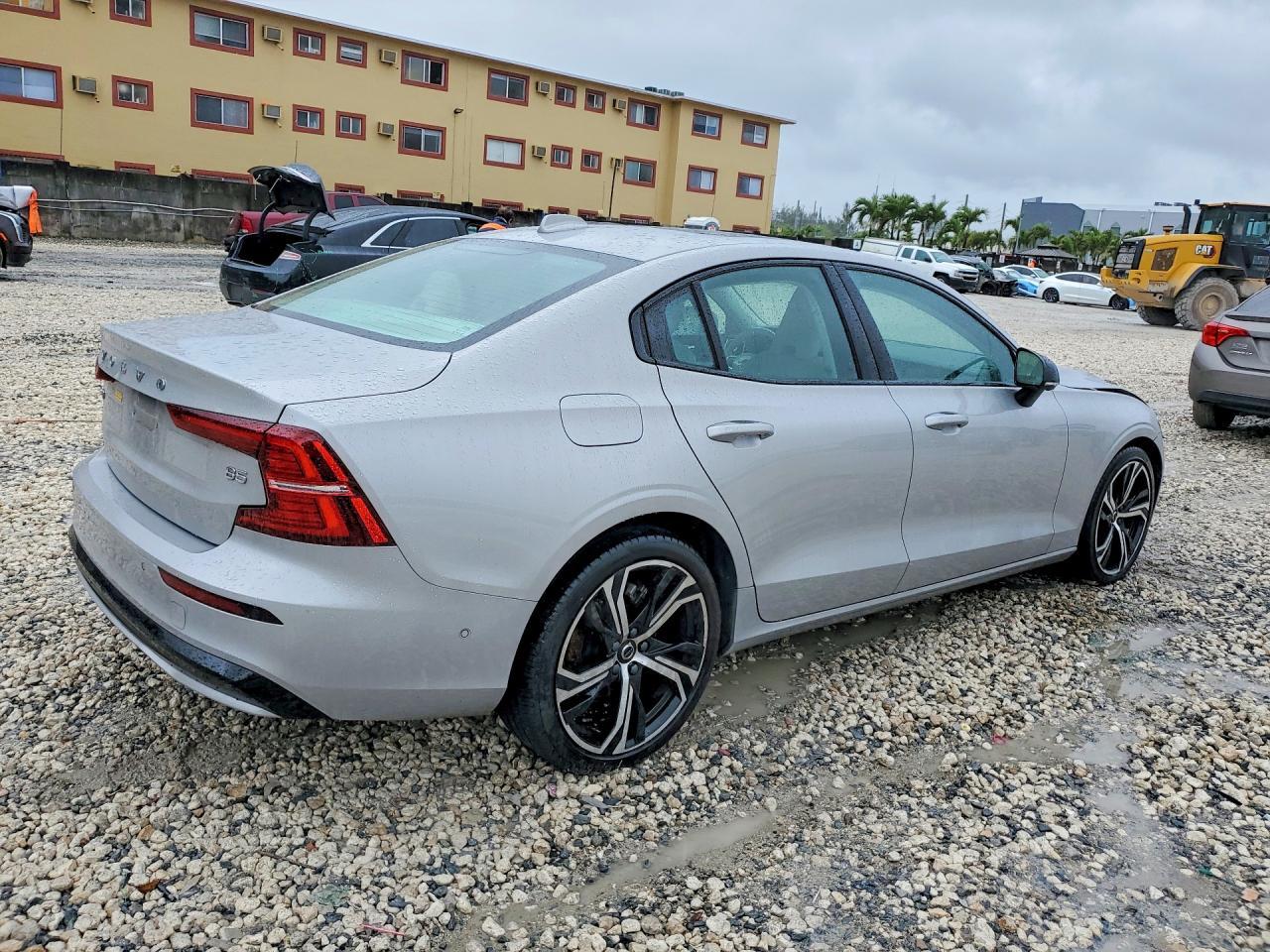 2024 Volvo S60 Plus - Image 3