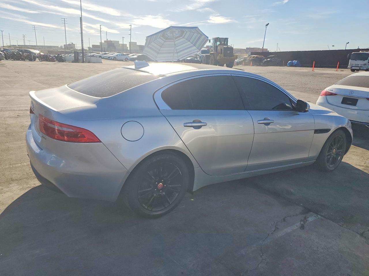 2018 Jaguar Xe Premium - Фото 3