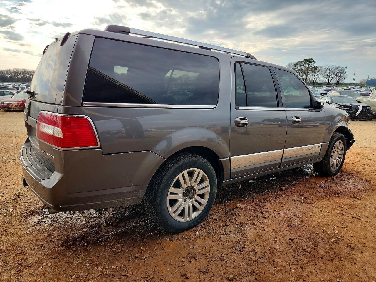 2012 Lincoln Navigator L - Image 3