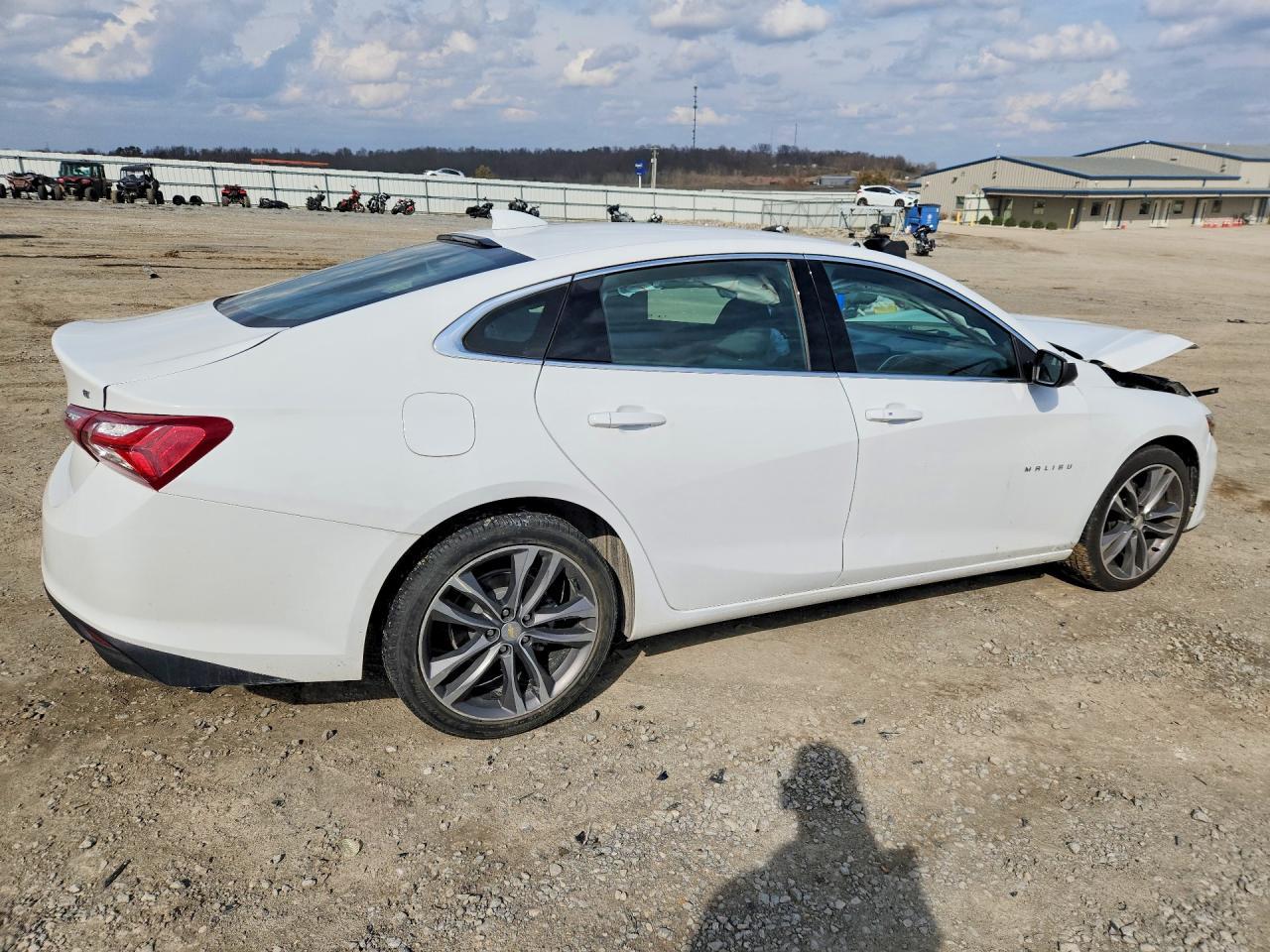 2022 Chevrolet Malibu Lt - Image 3