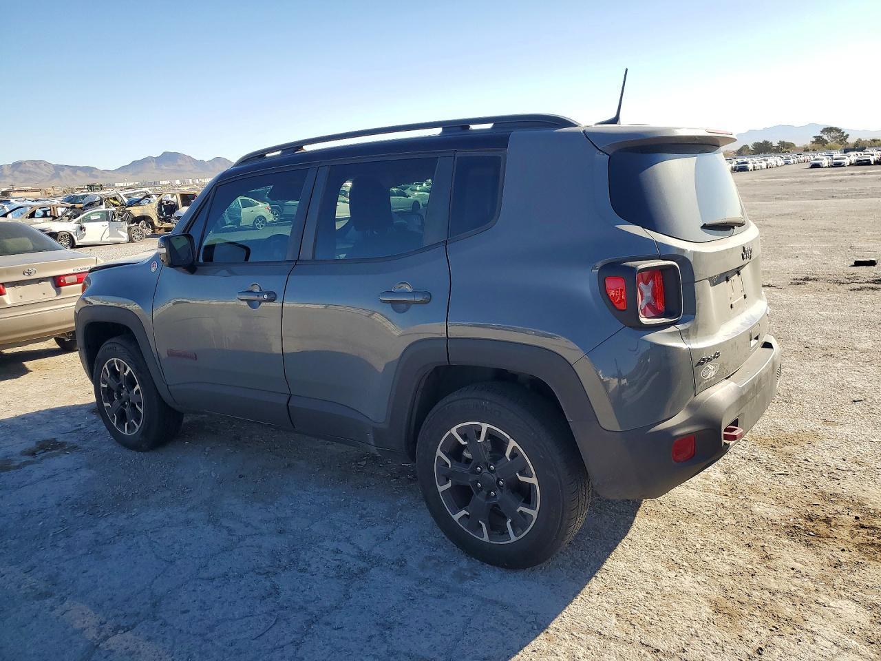 2023 Jeep Renegade Trailhawk - Image 2
