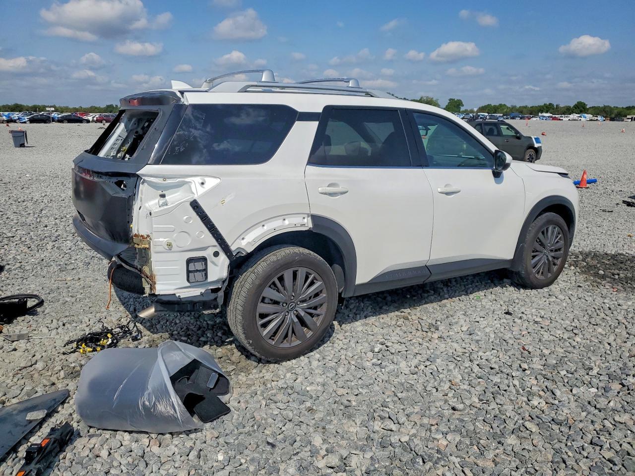 2025 Nissan Pathfinder Sl - Фото 3
