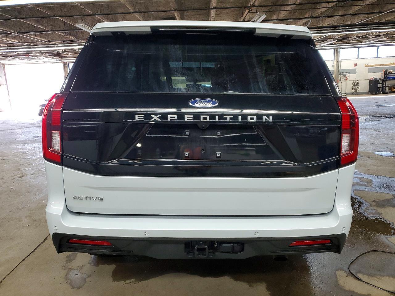 2025 Ford Expedition Active - Image 6