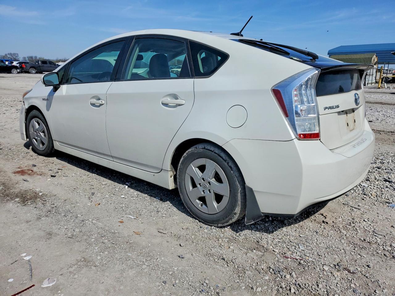 2010 Toyota Prius Iv - Image 2