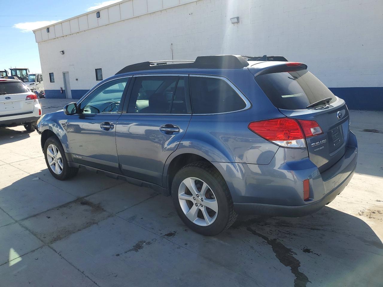 2014 Subaru Outback 2.5I Premium - Image 2