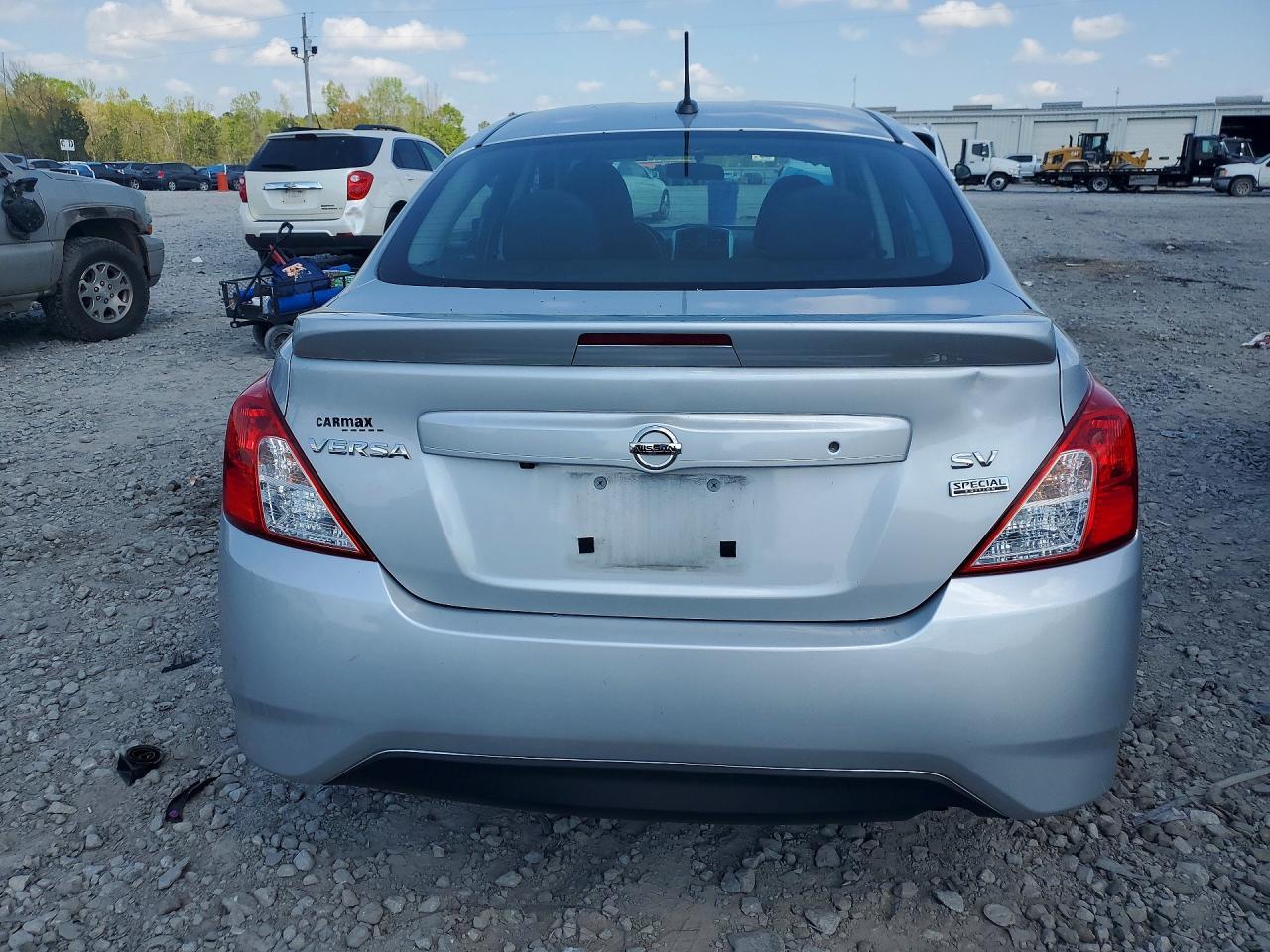 2017 Nissan Versa 1.6 S - Фото 6