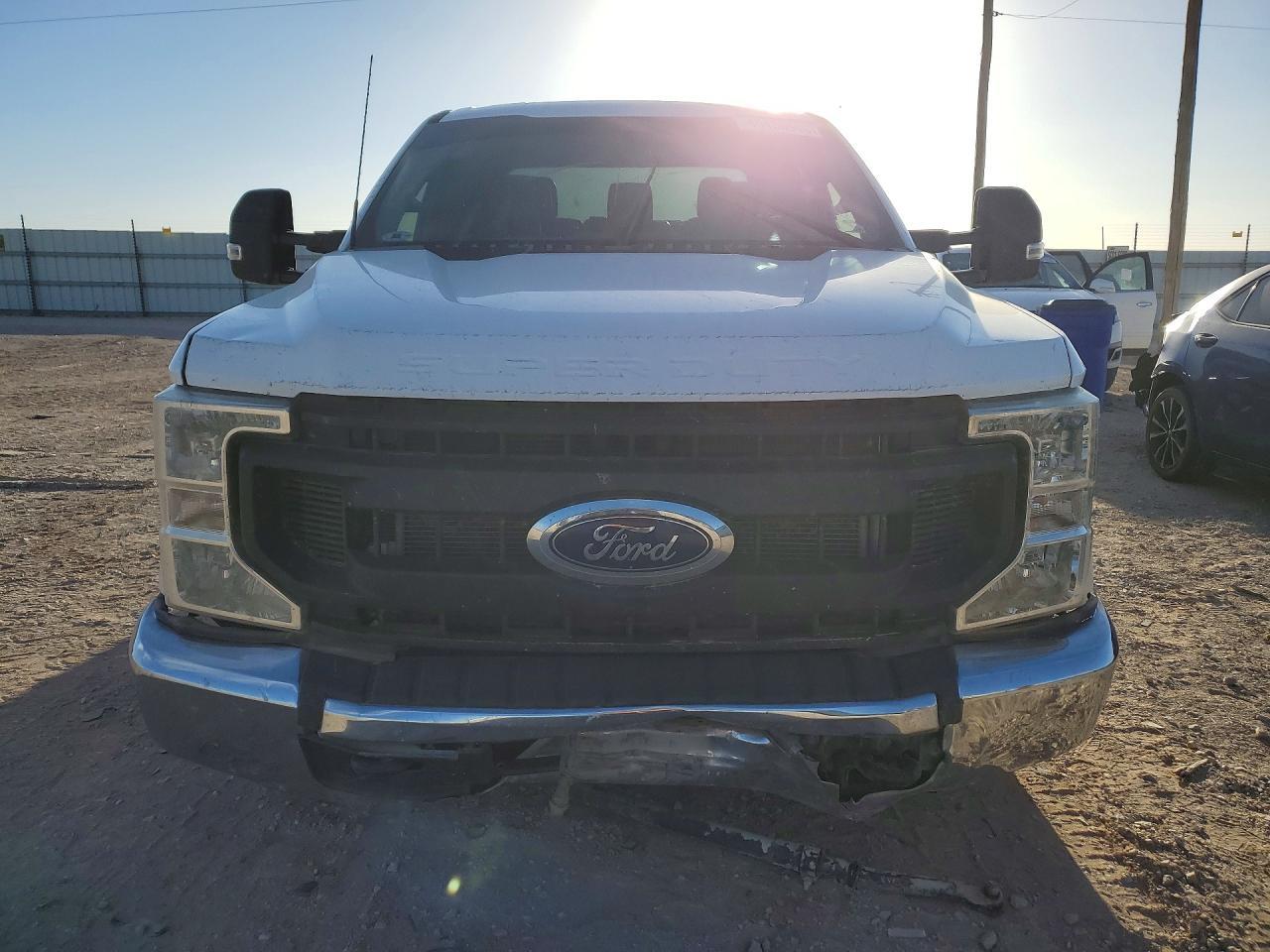 2022 Ford F250 Super Duty - Image 5