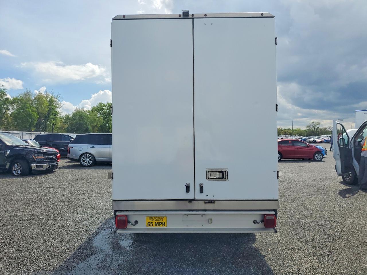 2022 Ford Transit Delivery Truck - Фото 6