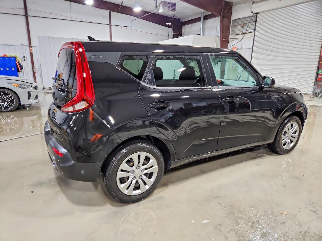 2022 Kia Soul Lx - Image 3