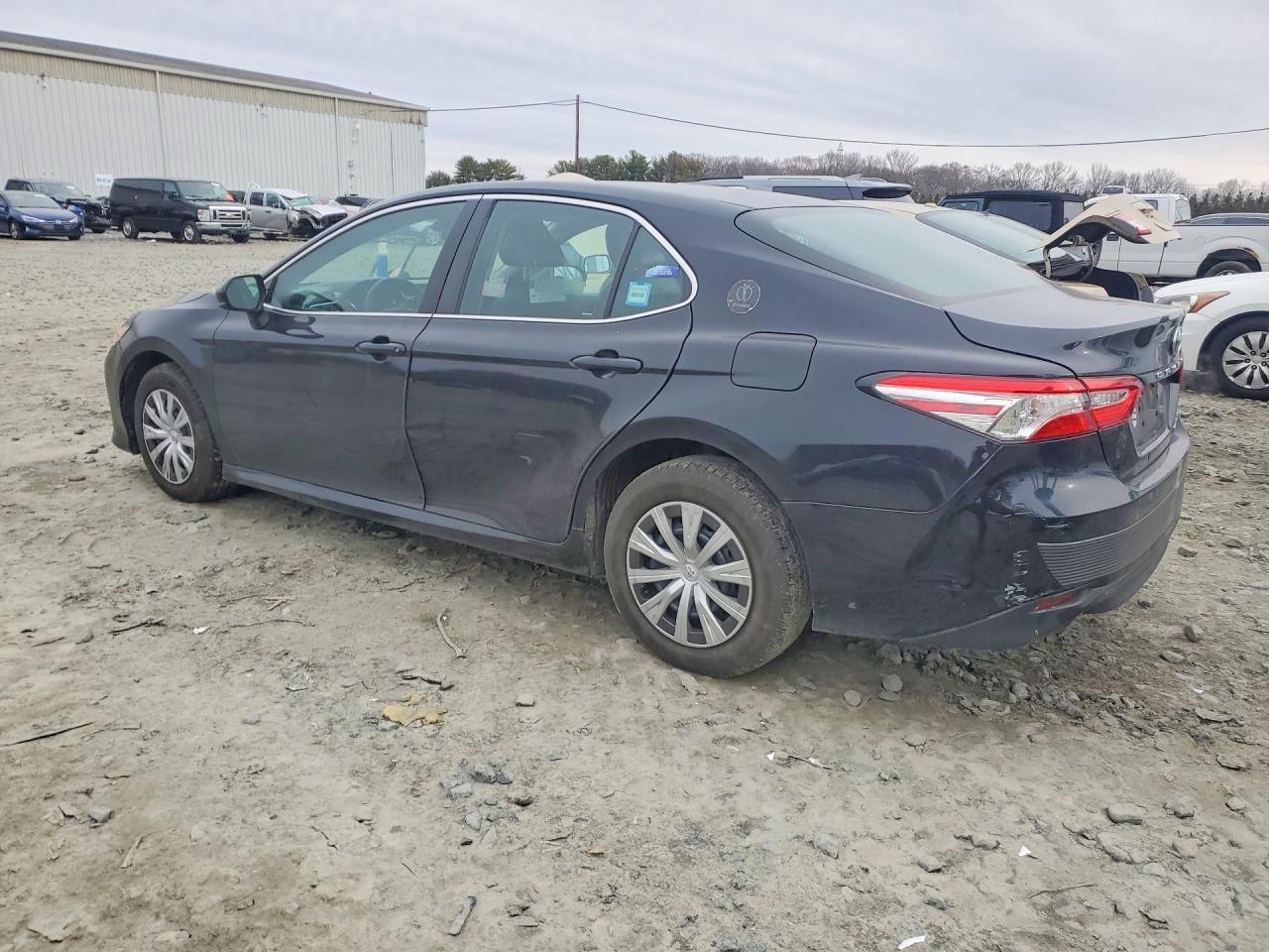 2018 Toyota Camry Hybrid Le - Image 2