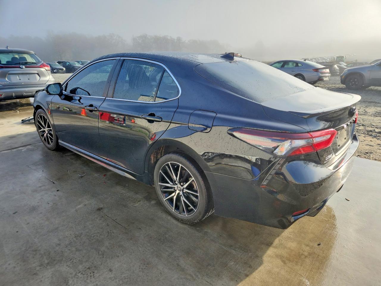 2024 Toyota Camry Se - Image 2