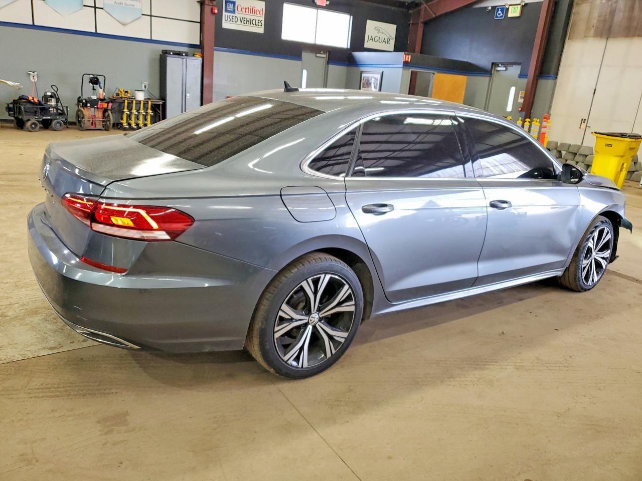 2021 Volkswagen Passat Se - Image 3