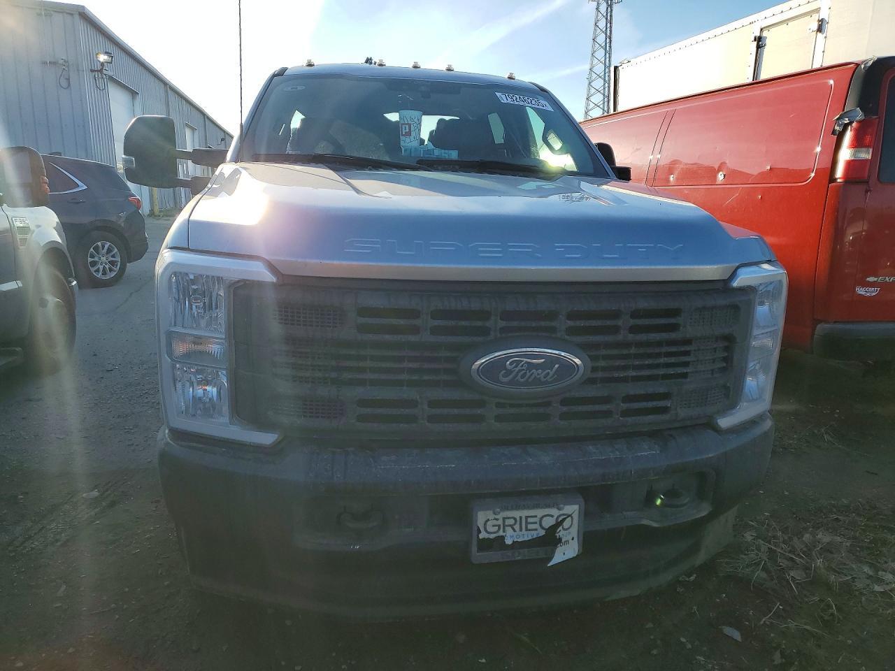 2024 Ford F350 Super Duty - Image 5
