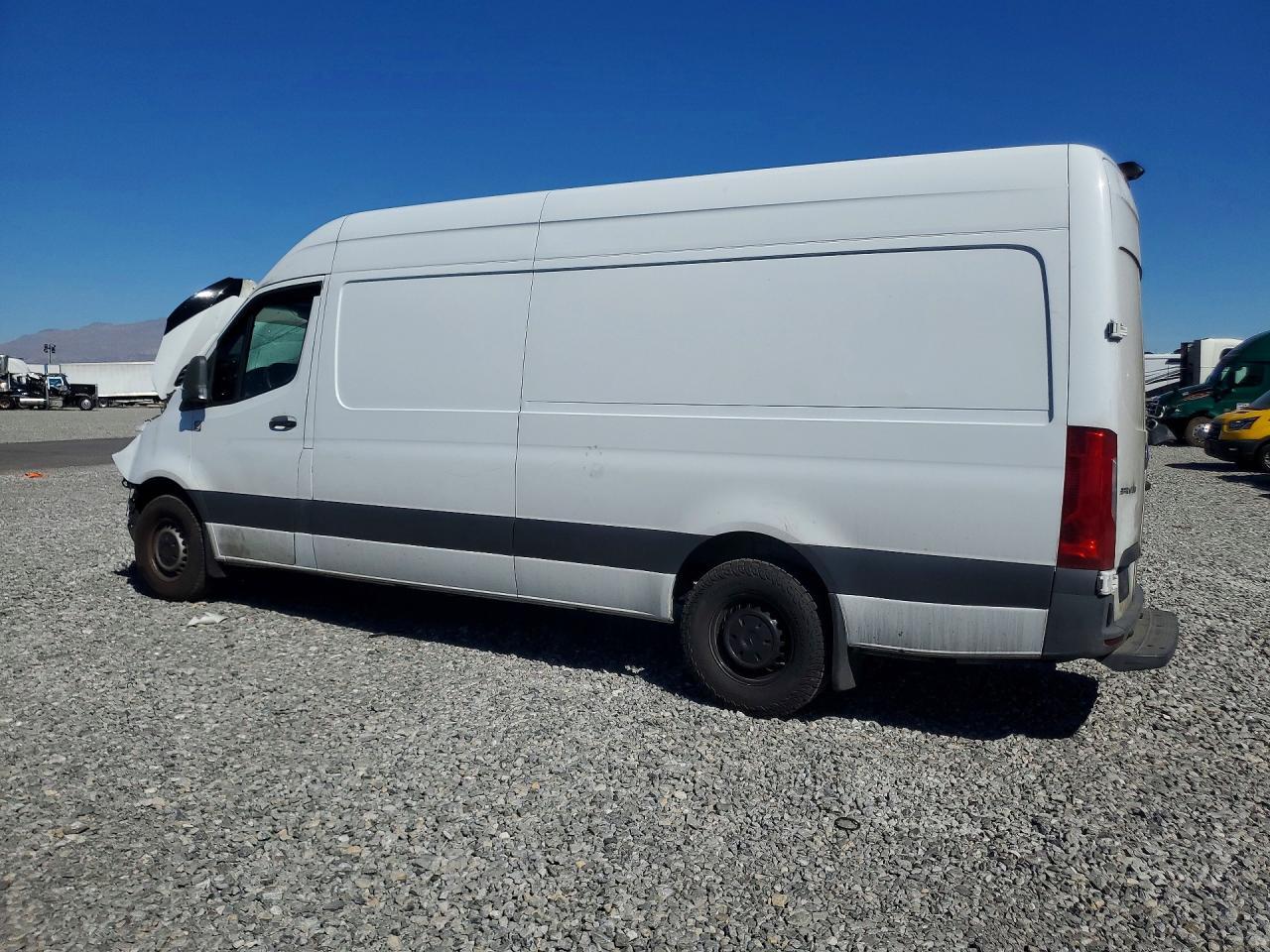 2021 Mercedes Benz Sprinter 2500 Delivery Van - Фото 2