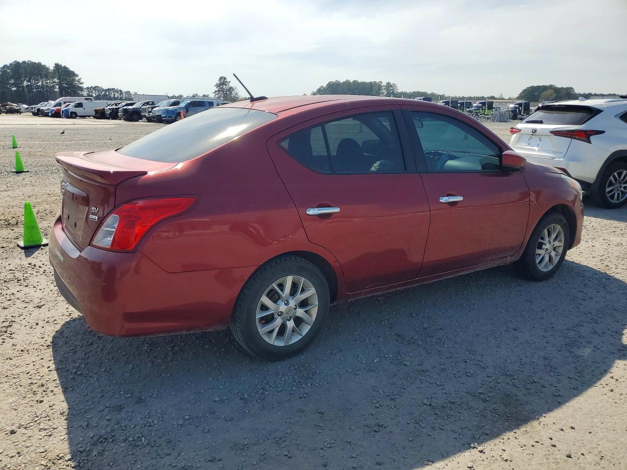 2018 Nissan Versa Sv - Фото 3