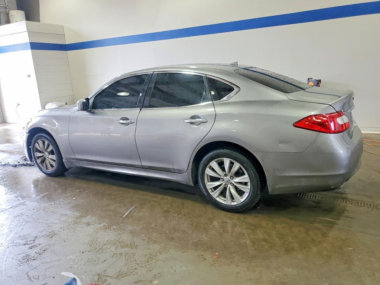 2011 Infiniti M37 X - Image 2