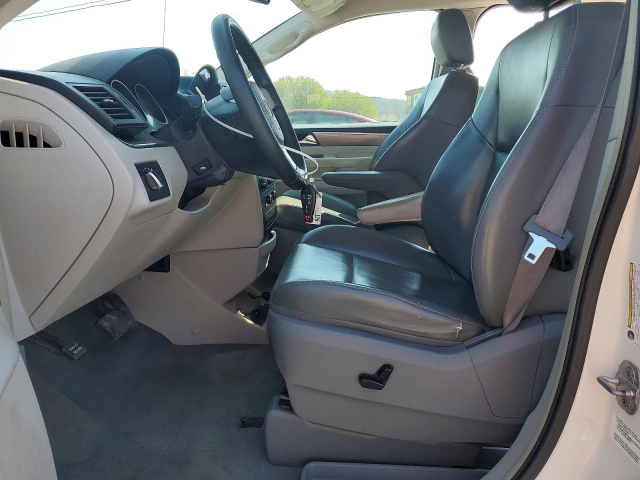 2010 Volkswagen Routan Se - Фото 7