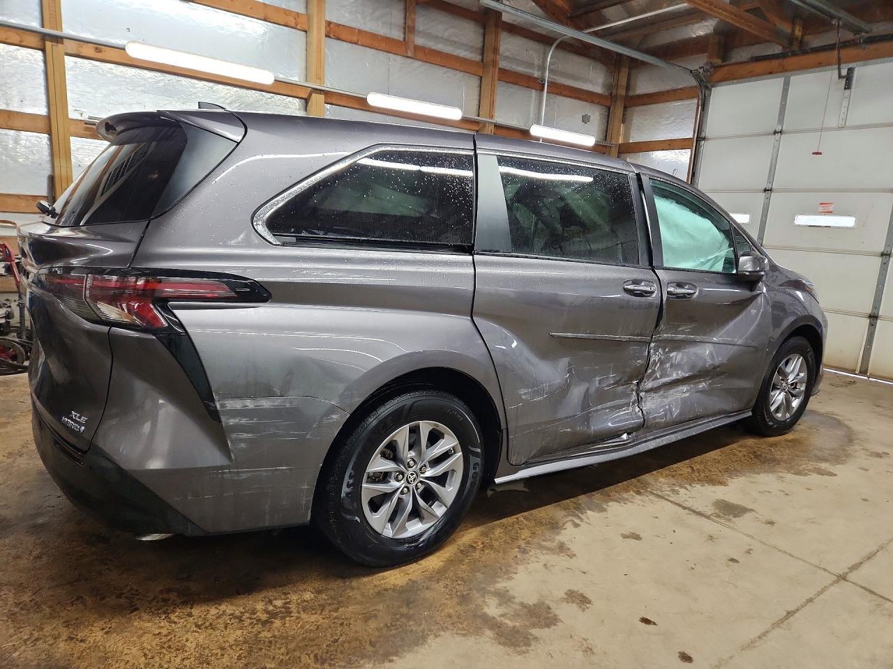 2023 Toyota Sienna Xle 8-Passenger - Фото 3