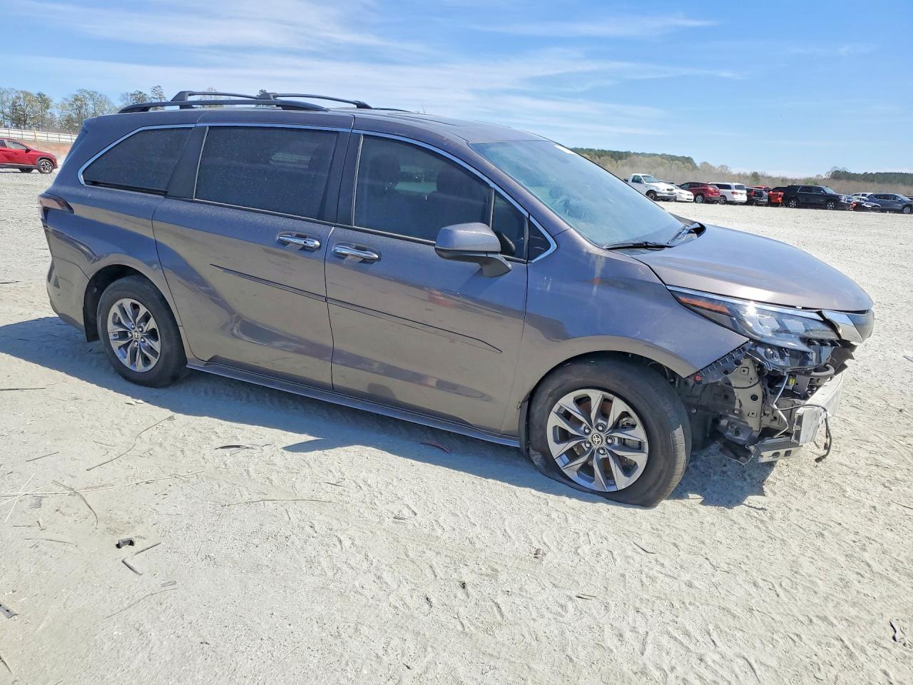 2024 Toyota Sienna Xle 7-Passenger - Image 4