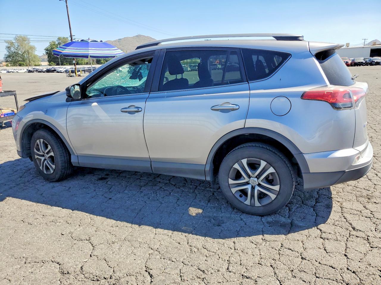 2017 Toyota Rav4 Le - Фото 2