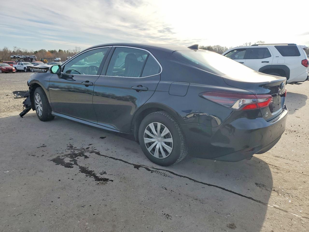 2022 Toyota Camry Hybrid Le - Image 2