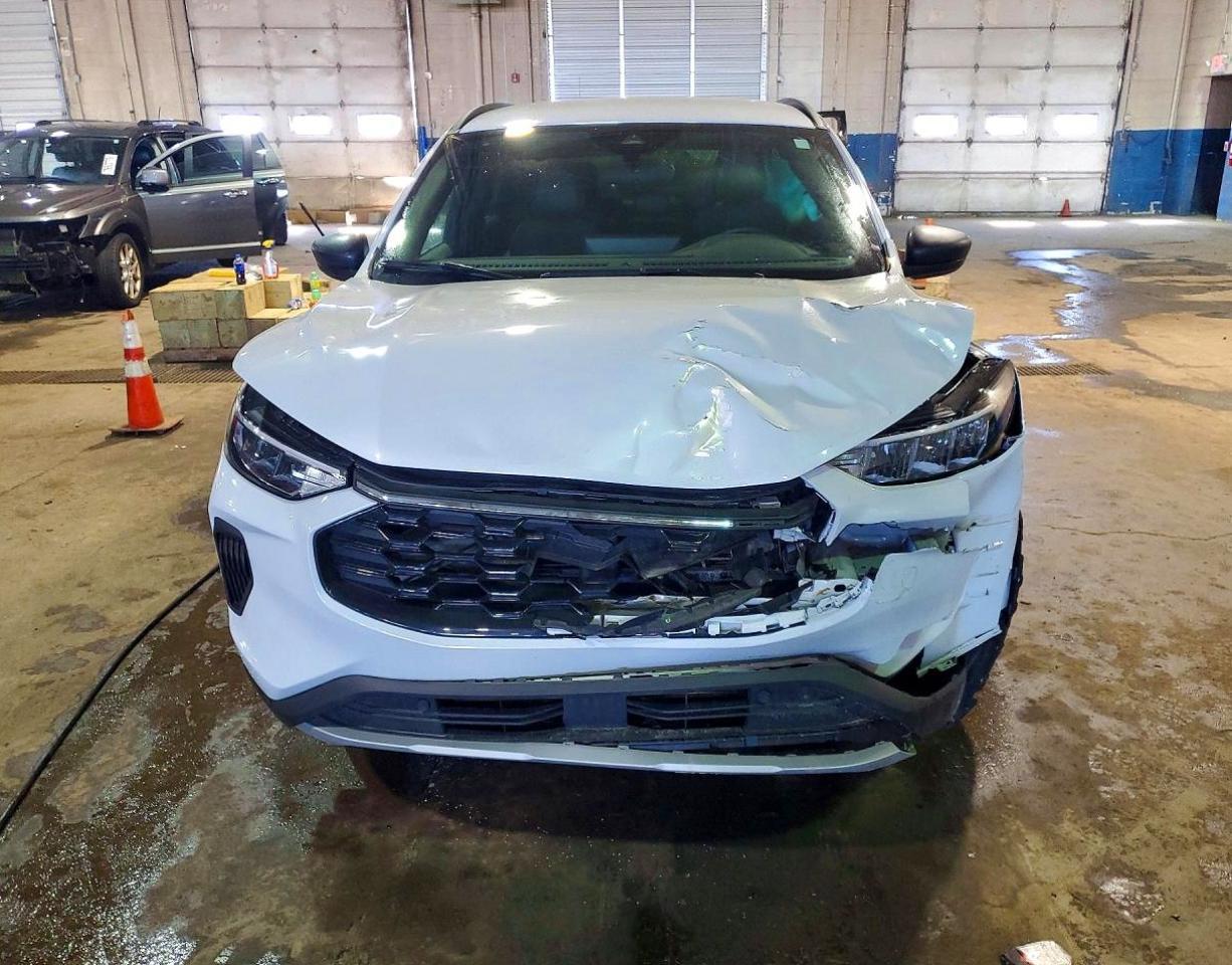 2025 Ford Escape St Line - Image 5