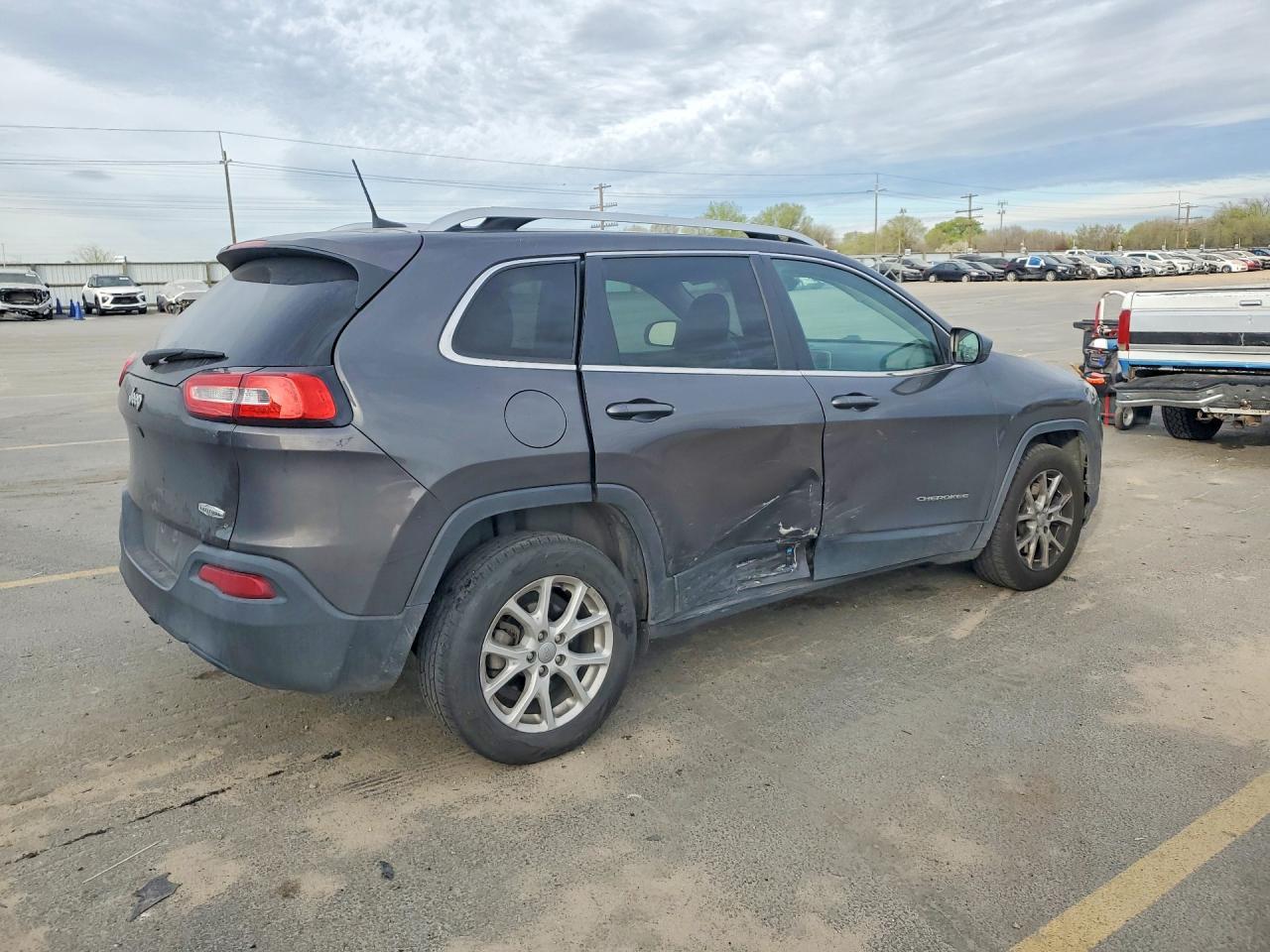 2017 Jeep Cherokee Latitude - Image 3