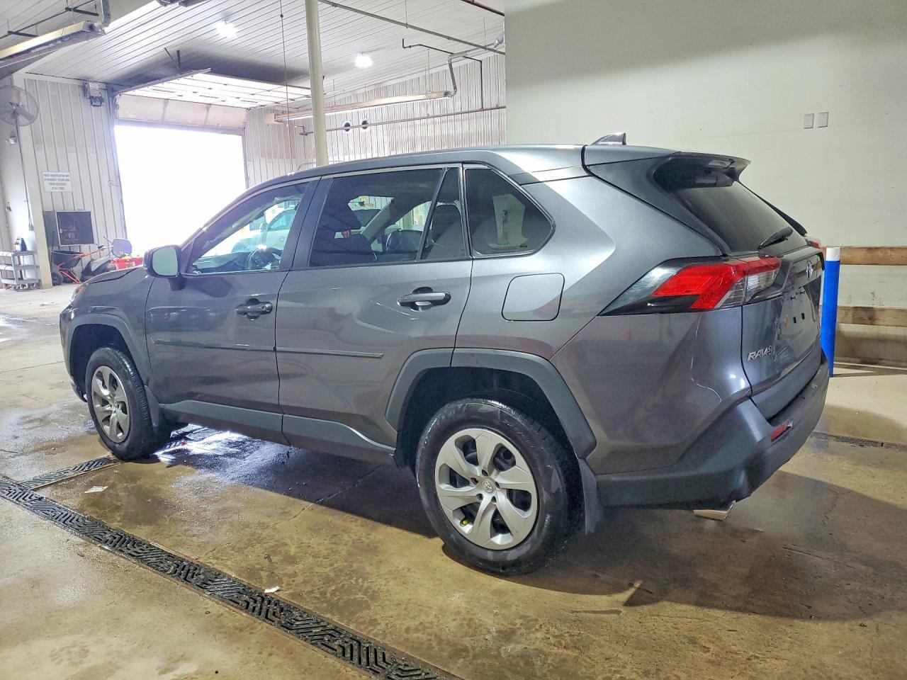 2022 Toyota Rav4 Le - Фото 2