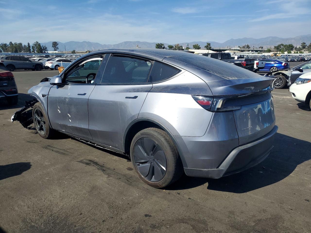 2026 Tesla Model Y - Image 2