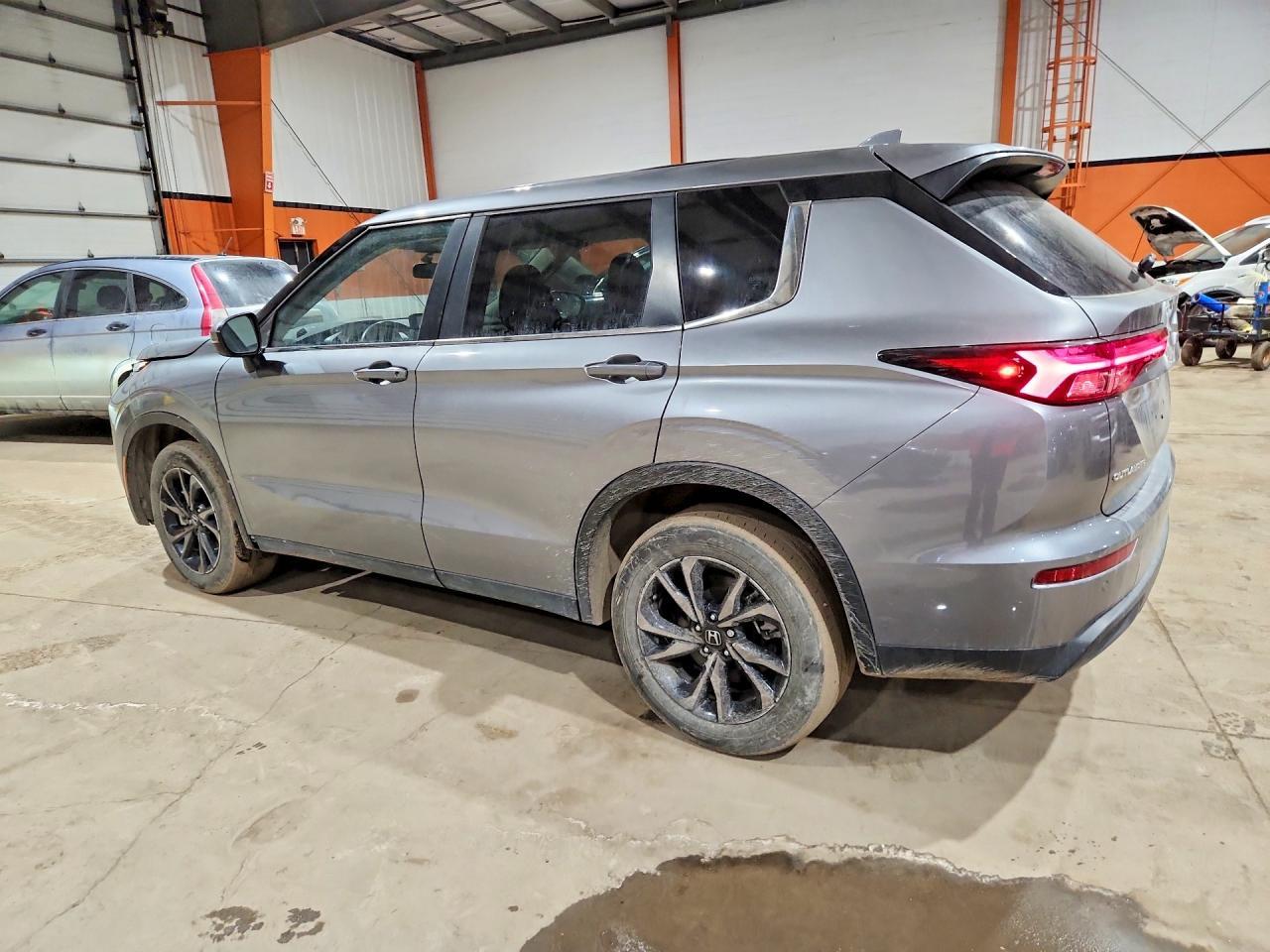 2024 Mitsubishi Outlander Es - Image 2