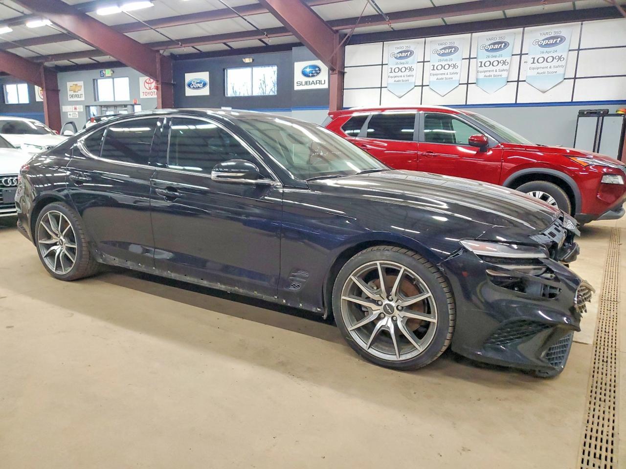 2022 Genesis G70 2.0T - Фото 4