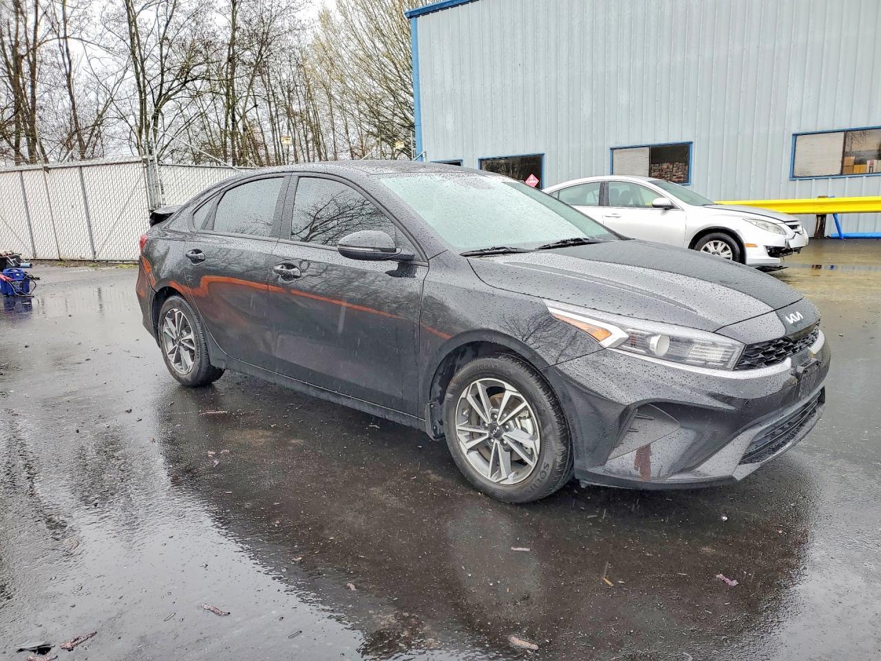 2023 Kia Forte Lxs - Image 4