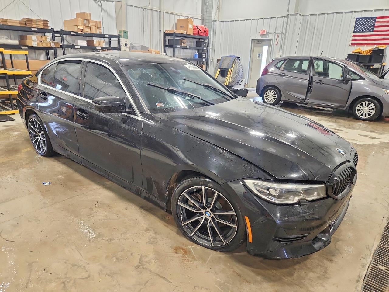 2019 BMW 330I - Фото 4
