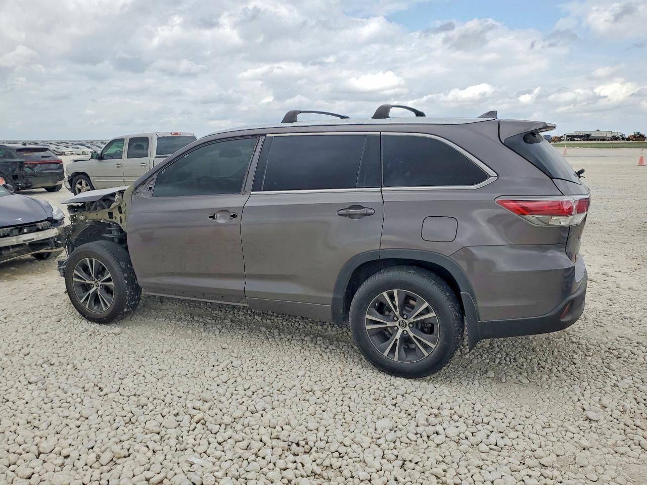 2016 Toyota Highlander Xle - Фото 2