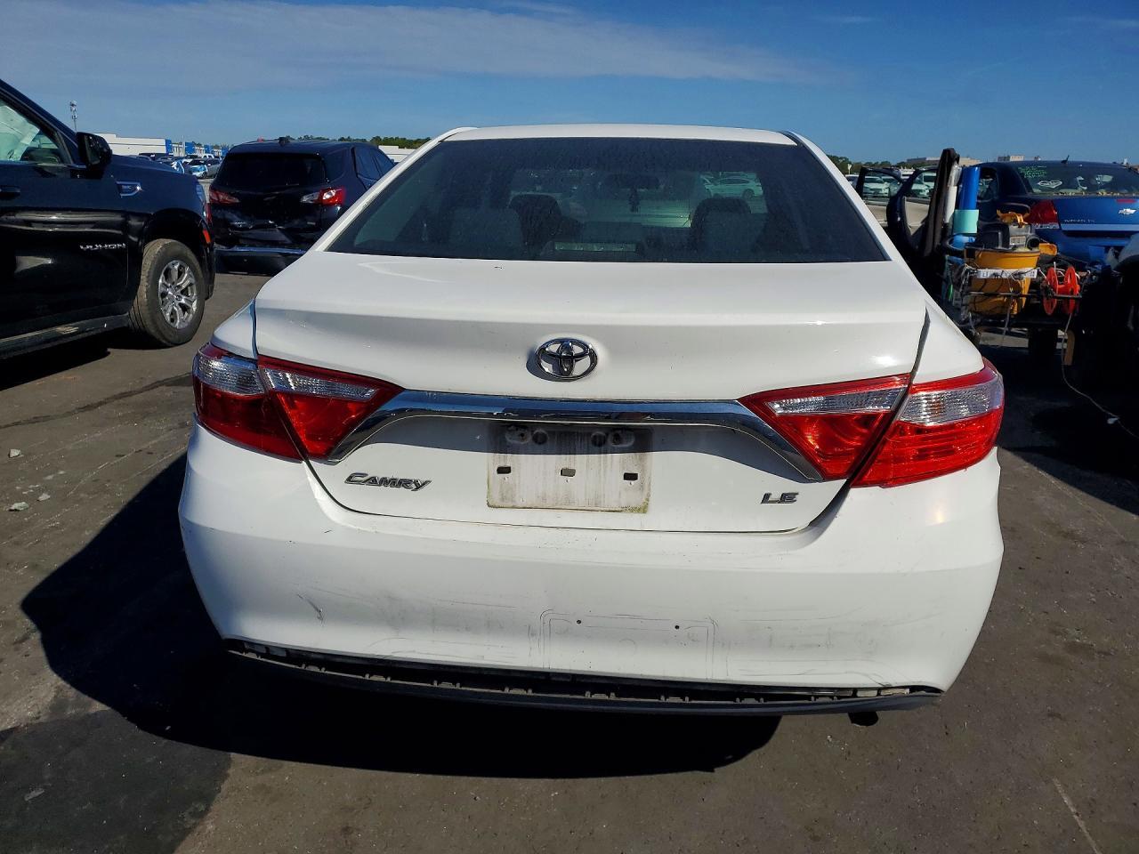 2016 Toyota Camry Le - Фото 6