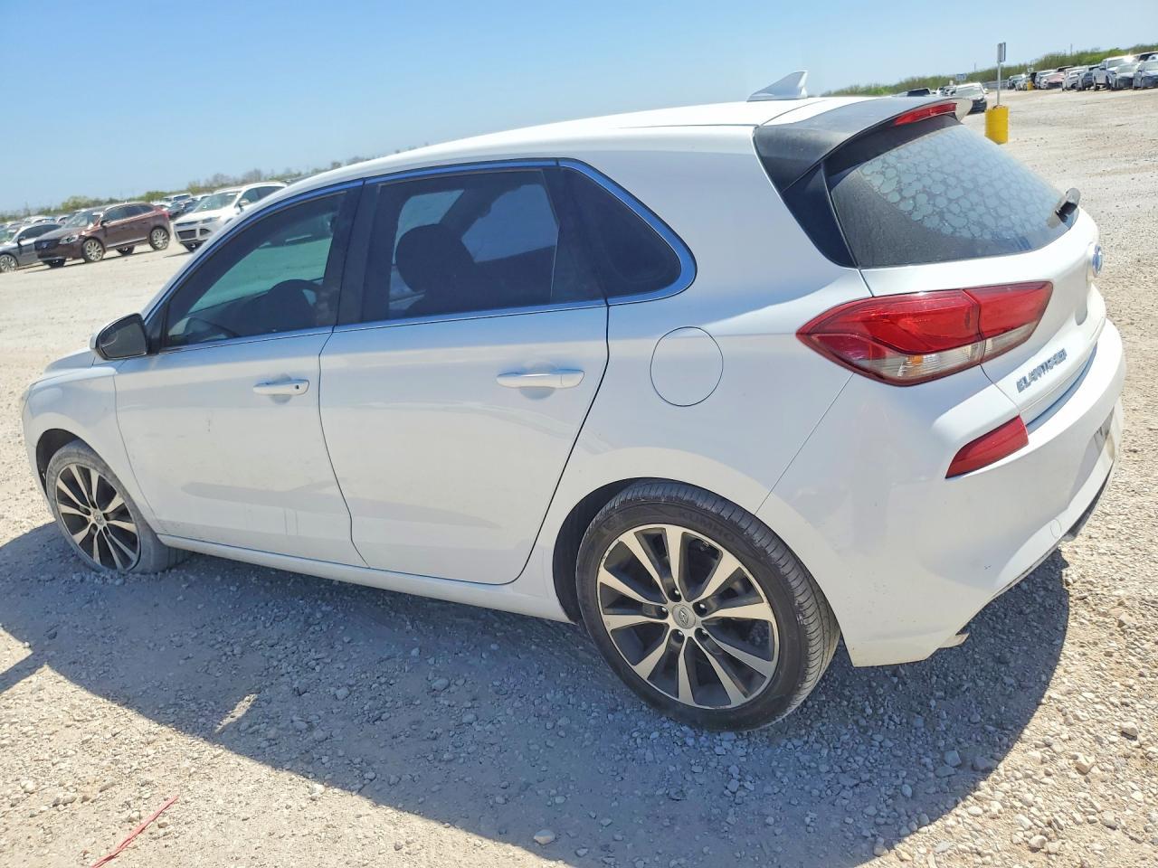 2020 Hyundai Elantra Gt Base - Фото 2