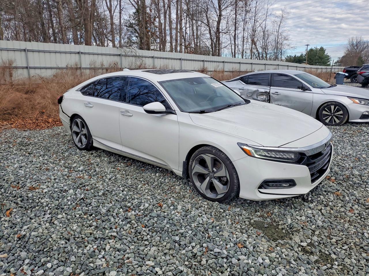 2019 Honda Accord Touring - Image 4