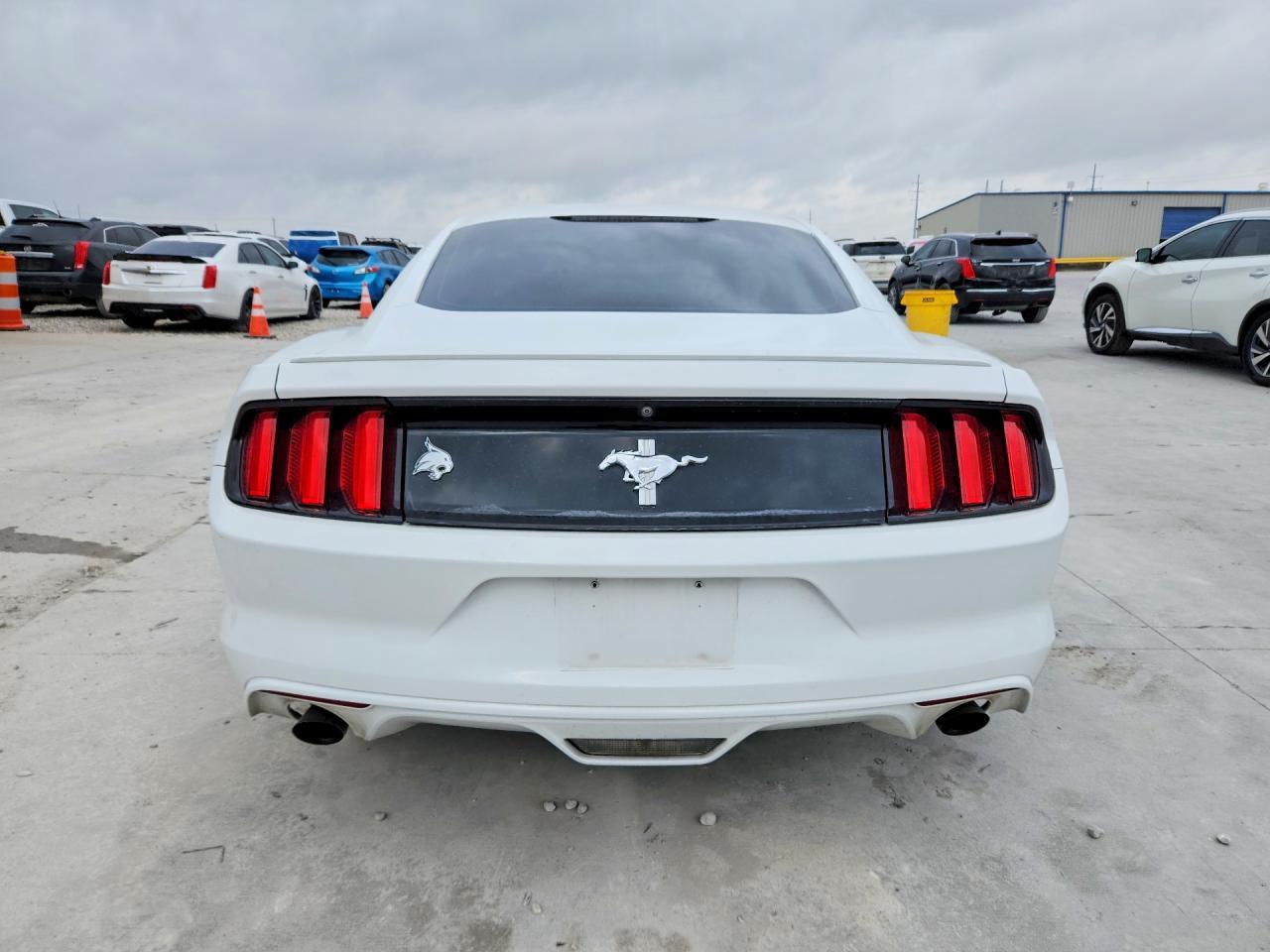 2016 Ford Mustang - Фото 6