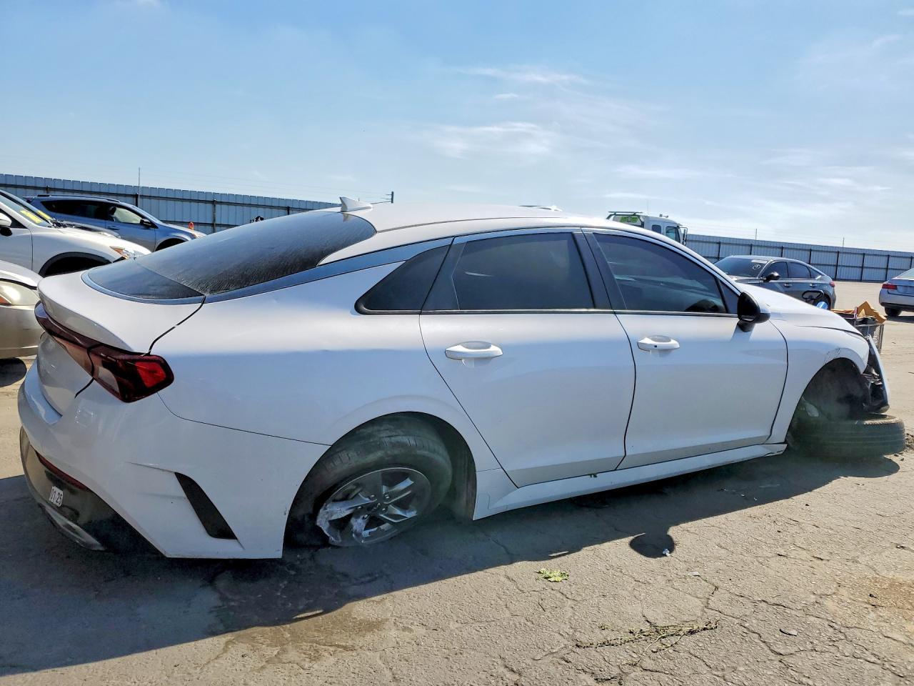 2022 Kia K5 Lxs - Image 3