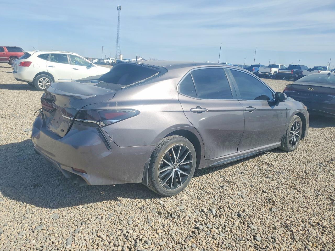 2024 Toyota Camry Se - Image 3